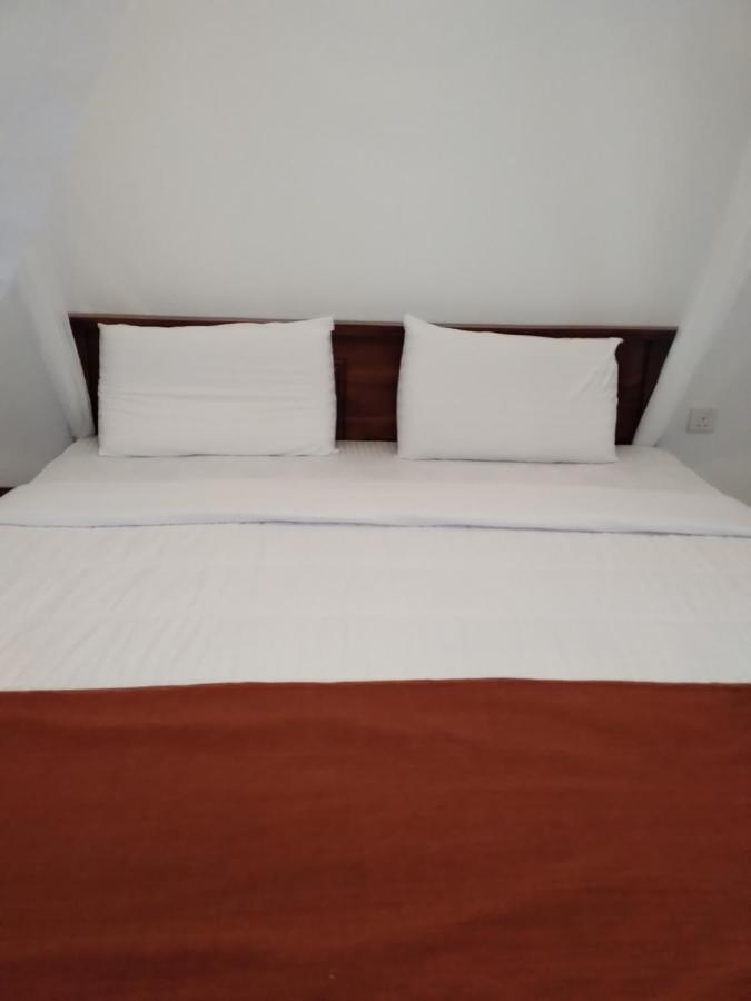 Holly House Homestay Елла Екстер'єр фото