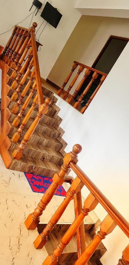 Holly House Homestay Елла Екстер'єр фото