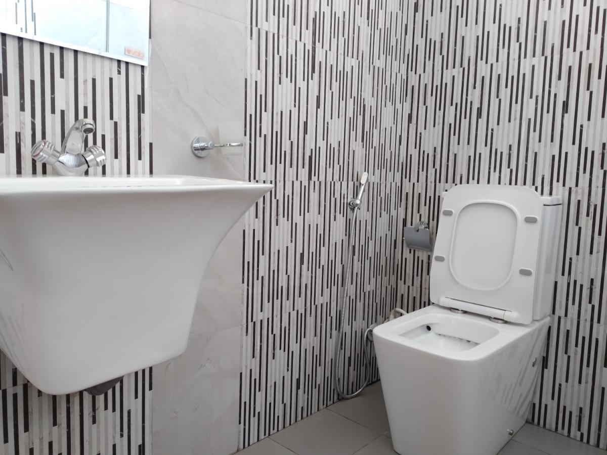 Holly House Homestay Елла Екстер'єр фото