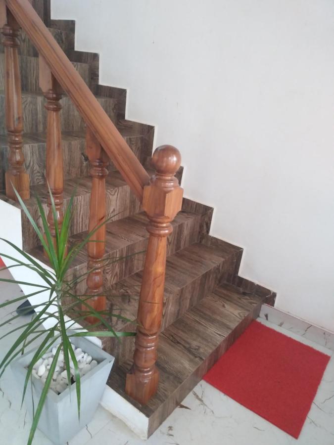 Holly House Homestay Елла Екстер'єр фото