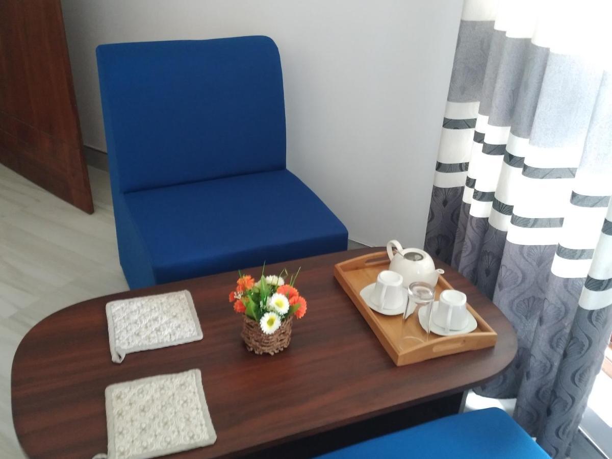 Holly House Homestay Елла Екстер'єр фото