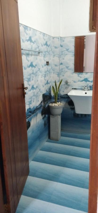 Holly House Homestay Елла Екстер'єр фото