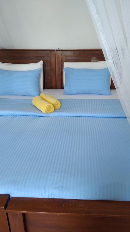 Holly House Homestay Елла Екстер'єр фото