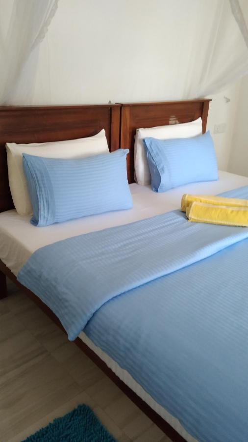 Holly House Homestay Елла Екстер'єр фото