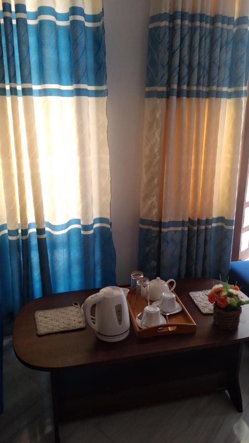 Holly House Homestay Елла Екстер'єр фото