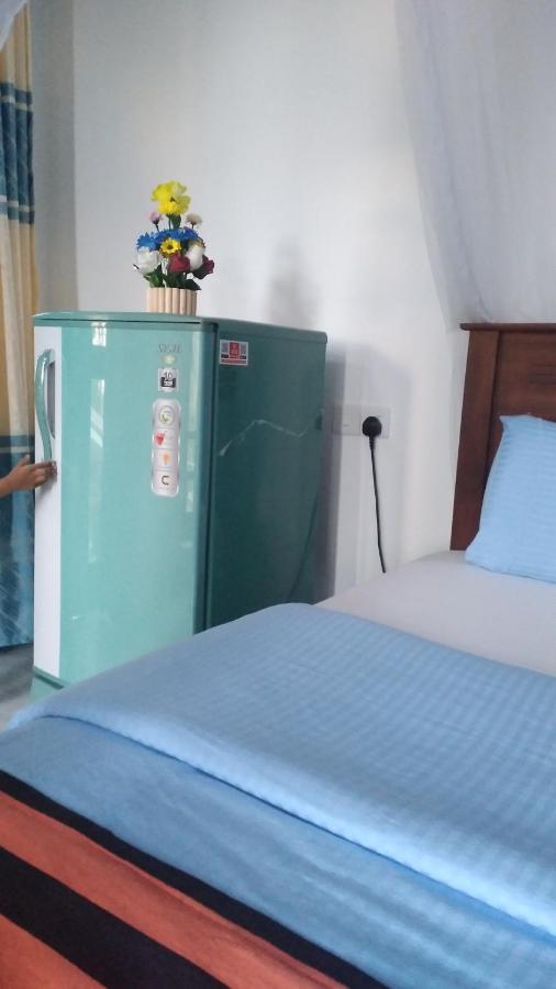 Holly House Homestay Елла Екстер'єр фото